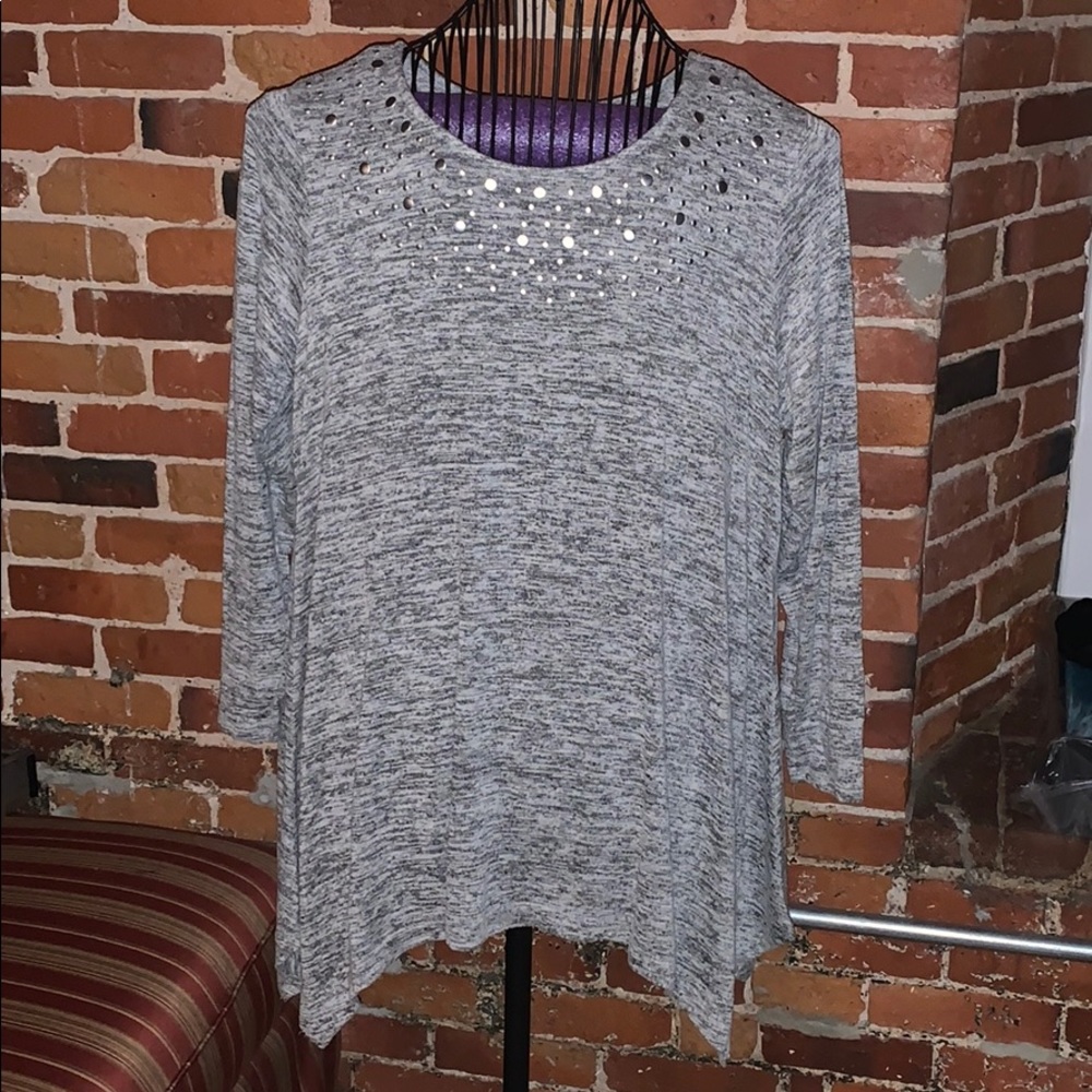 Gently Worn Lightweight Sweater!